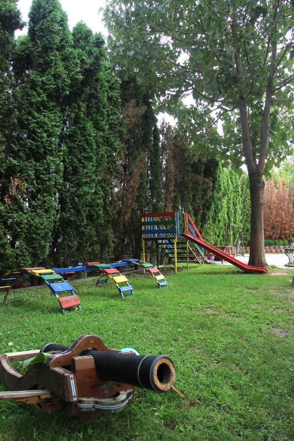 סקופיה Hotel Andalus מראה חיצוני תמונה